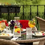 Manor (adults Only) Padise