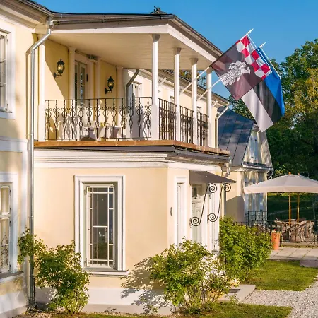Padise Manor (Adults Only) * Падизе